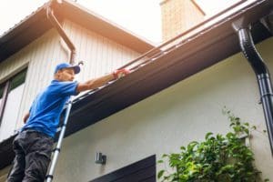 hiring a professional gutter cleaning company