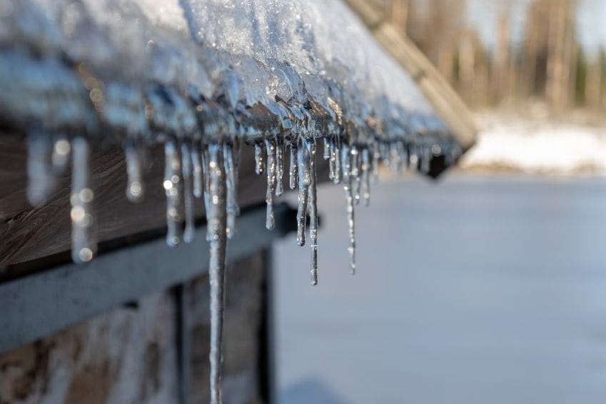 What To Do When Your Gutters Are Frozen
